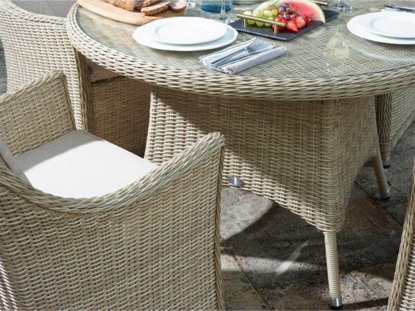 Monterey Sandstone Rattan 4 Seat Round Dining Set with Parasol & Base - Image 5