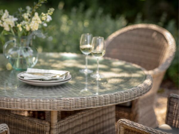Sahara Rattan 4 Seat Round Dining Set with Parasol & Base - Image 3